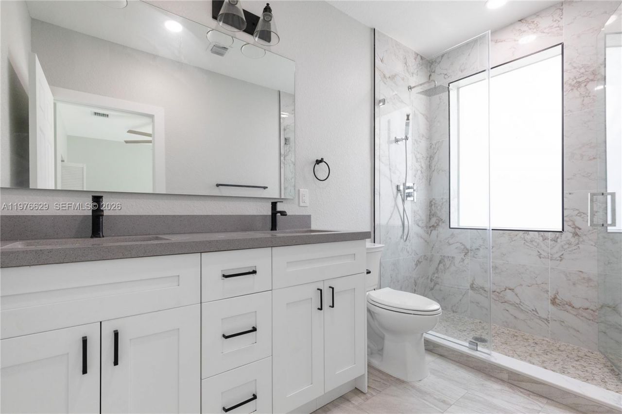 2742 NW 48th St , Unit 2738, Miami, FL 33142 Photo