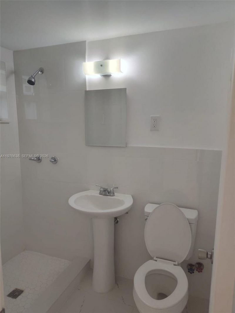 655 Eldron Dr, Unit 15, Miami Springs, FL 33166 Photo
