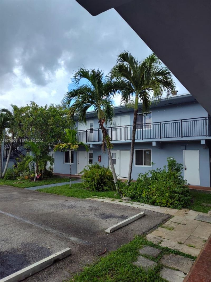 655 Eldron Dr, Unit 15, Miami Springs, FL 33166 Photo