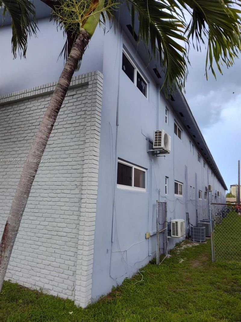 655 Eldron Dr, Unit 15, Miami Springs, FL 33166 Photo