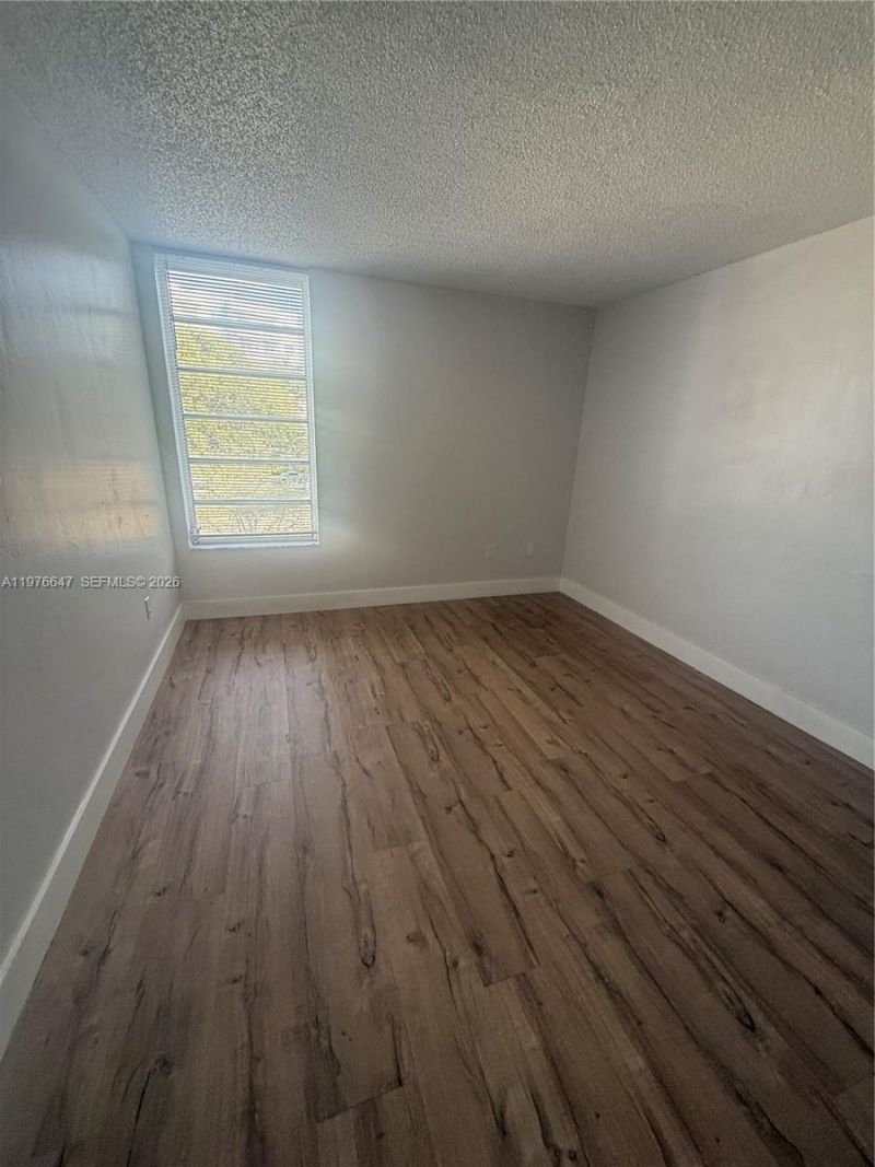 8820 Fontainebleau Blvd, Unit 302, Miami, FL 33172 Photo