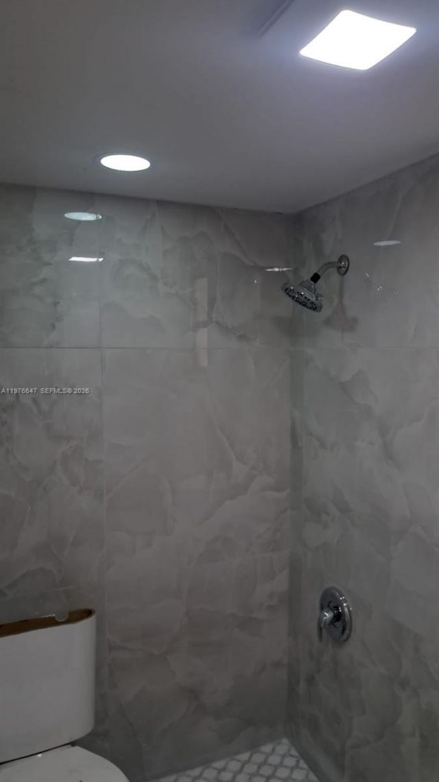 8820 Fontainebleau Blvd, Unit 302, Miami, FL 33172 Photo