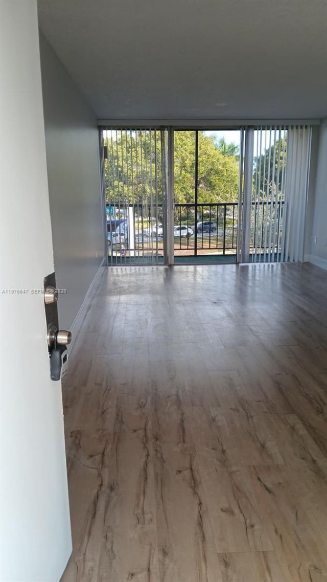 8820 Fontainebleau Blvd, Unit 302, Miami, FL 33172 Photo