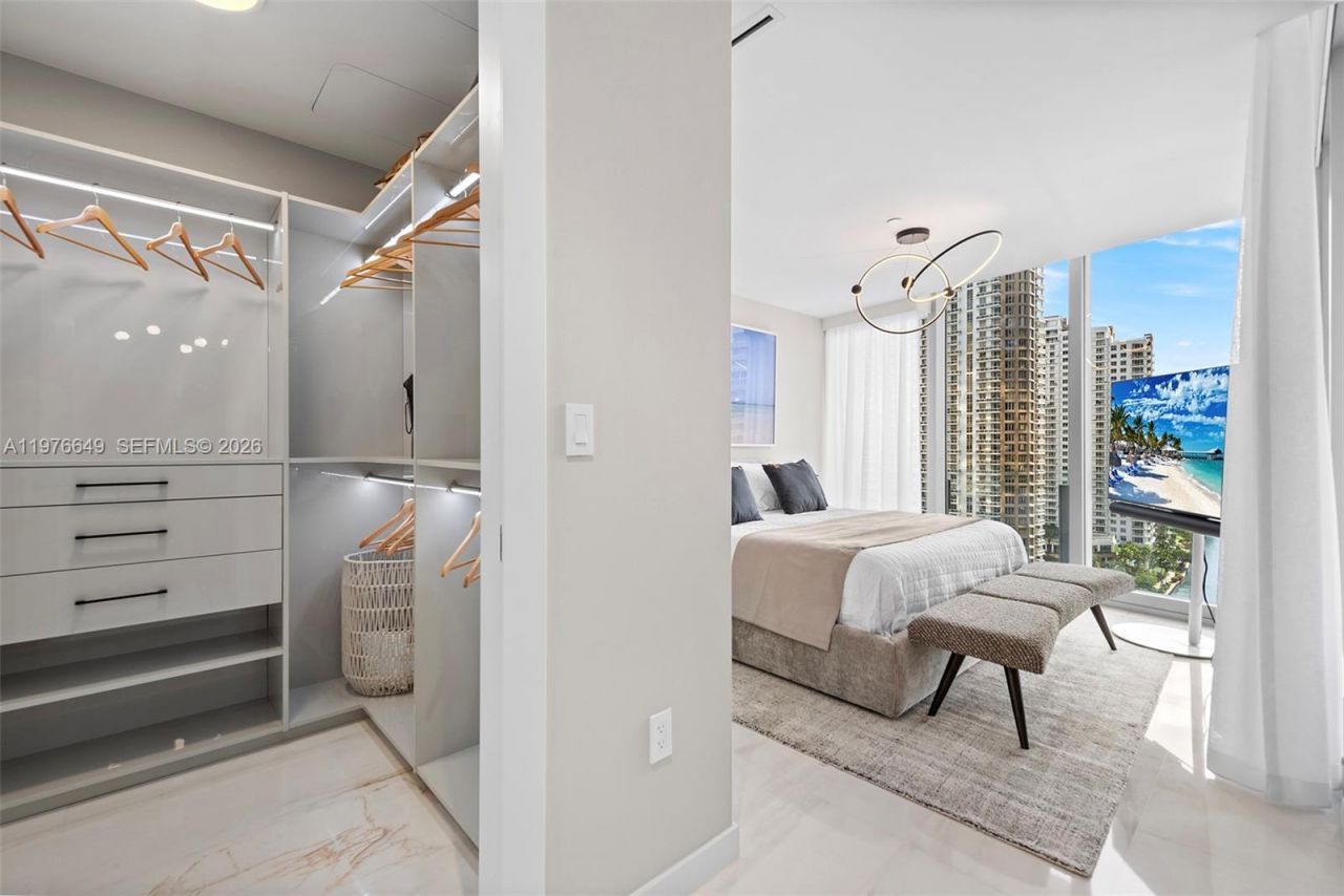 300 Biscayne Blvd Way , Unit 1605, Miami, FL 33131 Photo