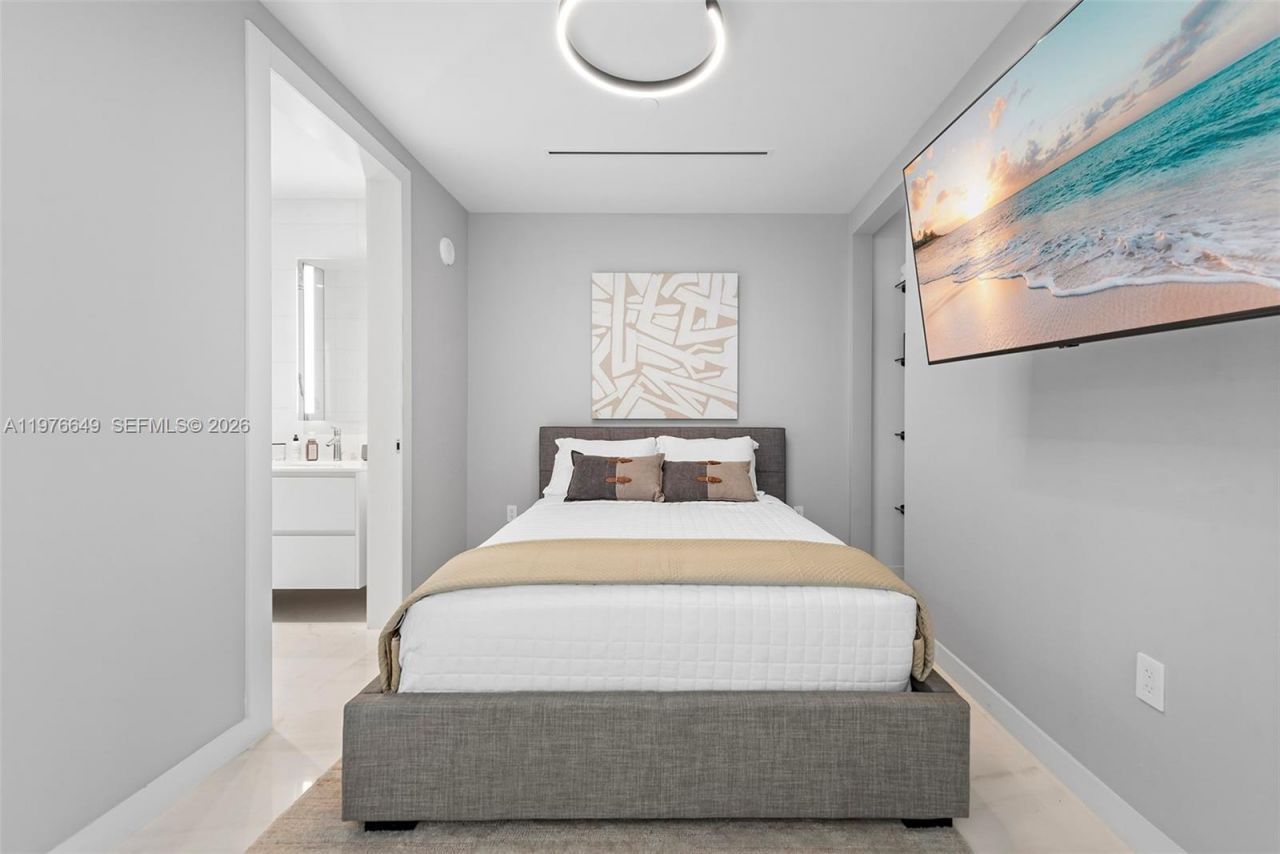 300 Biscayne Blvd Way , Unit 1605, Miami, FL 33131 Photo