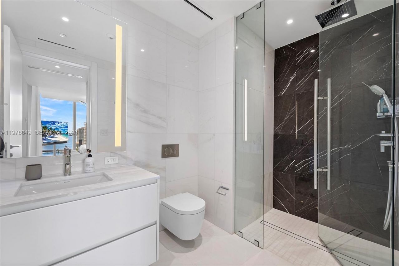 300 Biscayne Blvd Way , Unit 1605, Miami, FL 33131 Photo