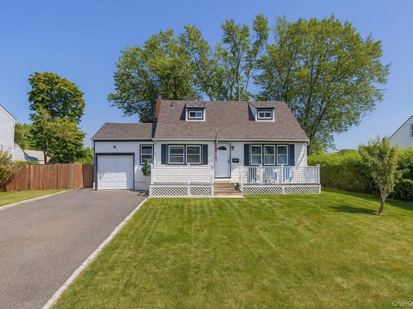 10 Hickory Street, Central Islip, NY 11722