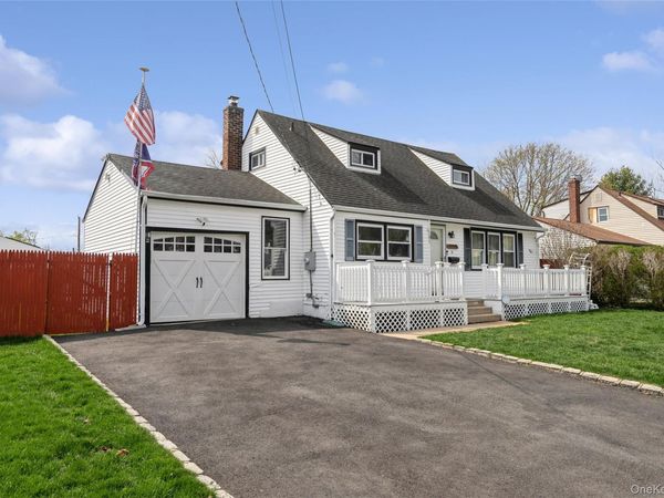 10 Hickory Street, Central Islip, NY 11722