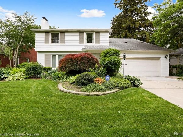 20114 Fairway Drive, Grosse Pointe Woods, MI 48236