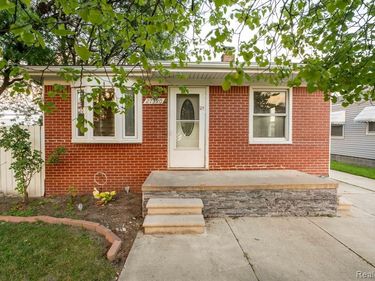 27390 Seyburn Avenue, Warren, MI 48092