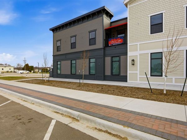 1500 Main St, Unit 201, Ely, IA 52227