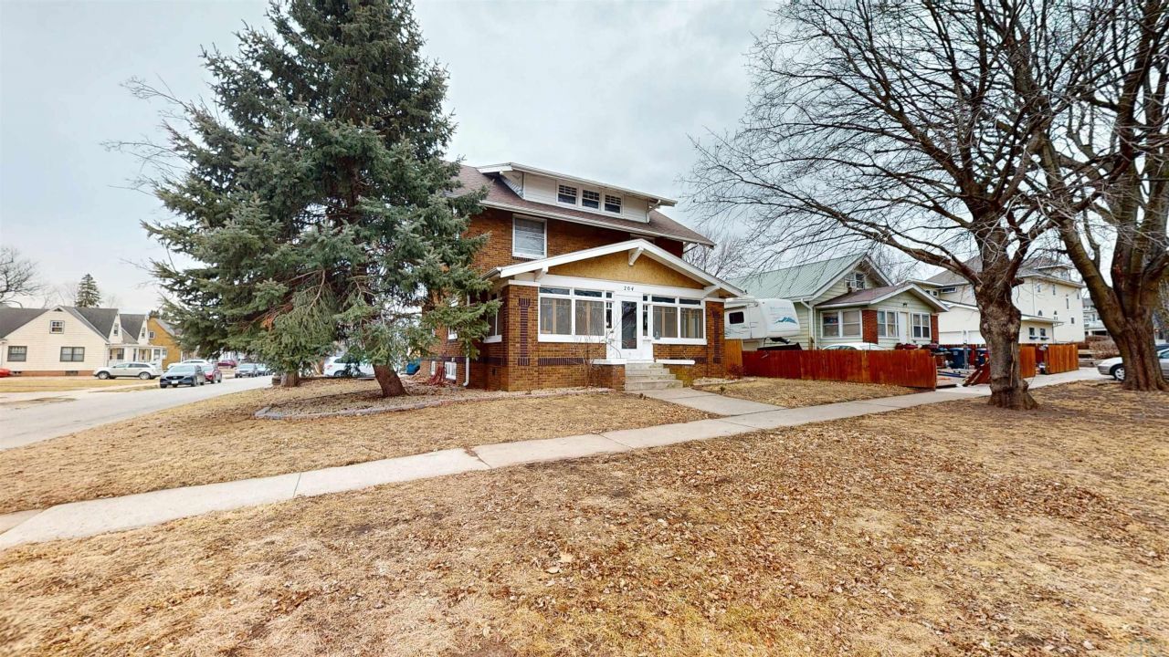 204 W 2nd St, Storm Lake, IA 50588 Main Photo