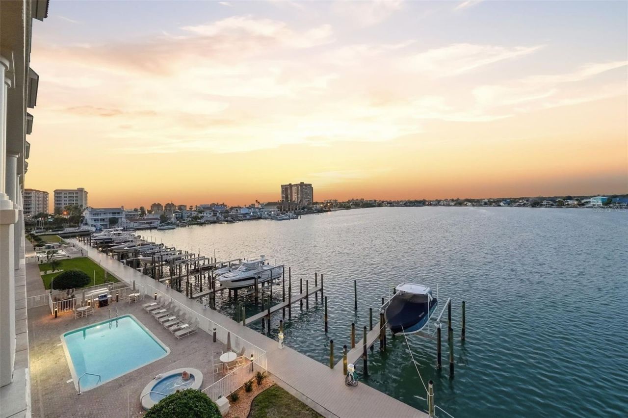 17735 Gulf Boulevard, Unit 405, Redington Shores, FL 33708 Photo