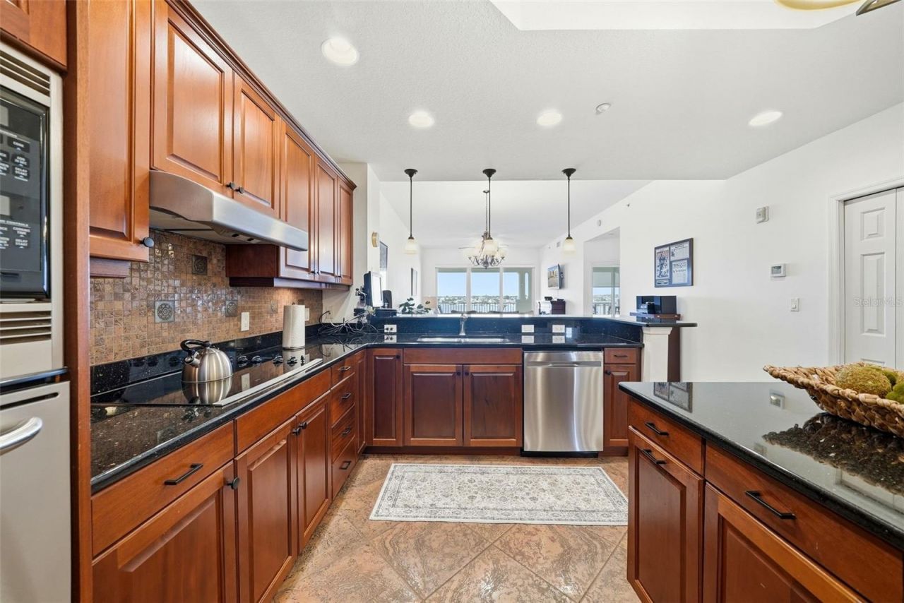 17735 Gulf Boulevard, Unit 405, Redington Shores, FL 33708 Photo