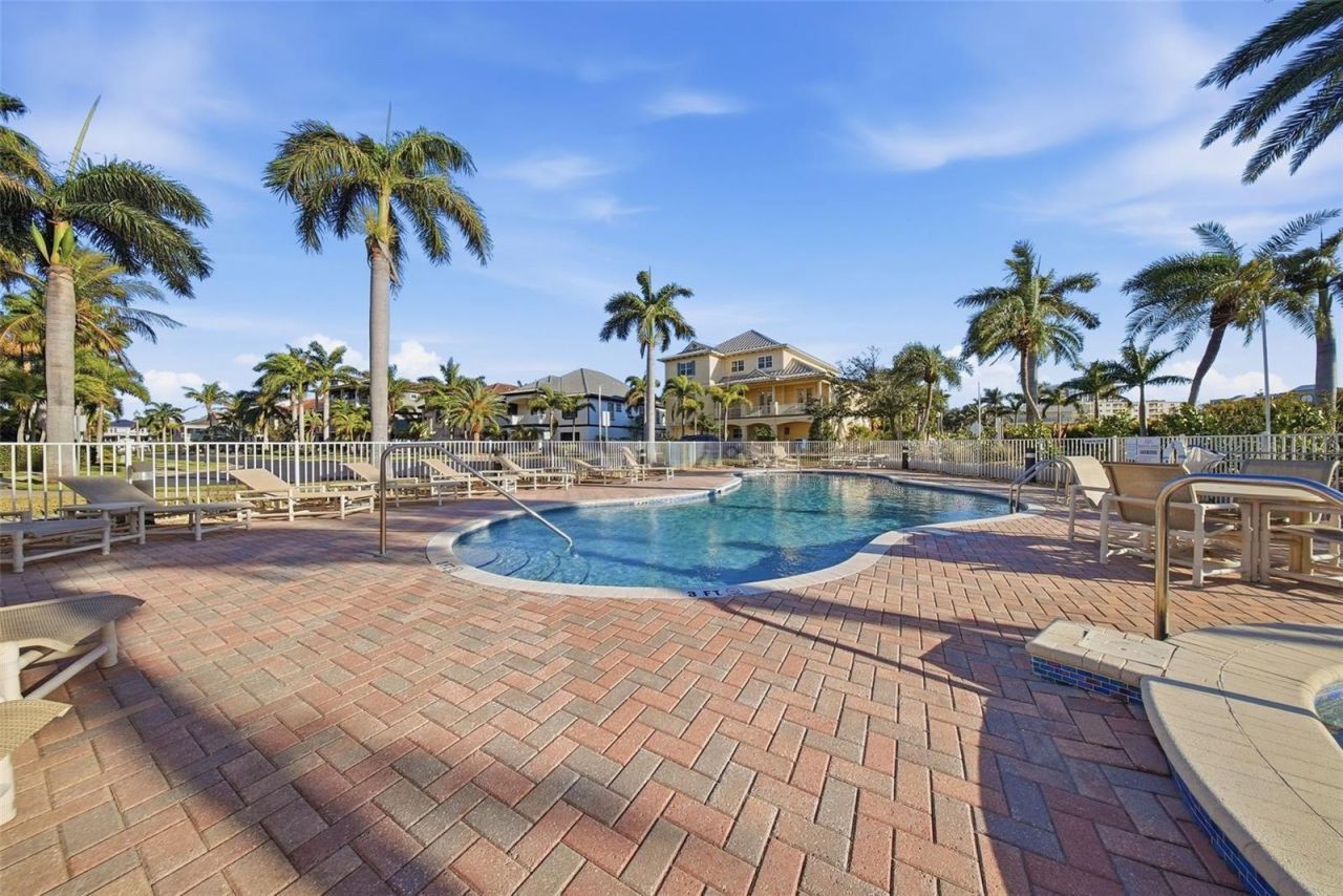 17735 Gulf Boulevard, Unit 405, Redington Shores, FL 33708 Photo