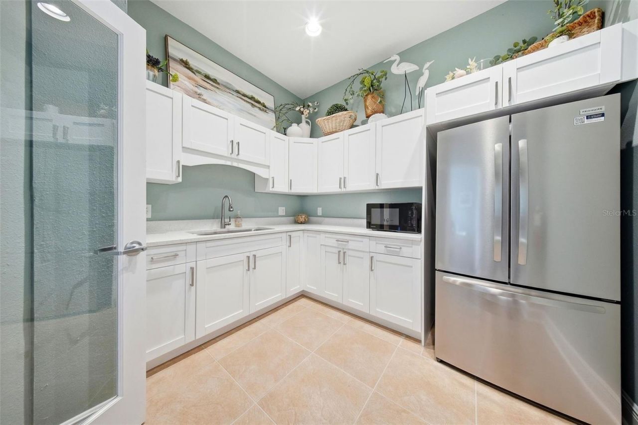 17735 Gulf Boulevard, Unit 405, Redington Shores, FL 33708 Photo