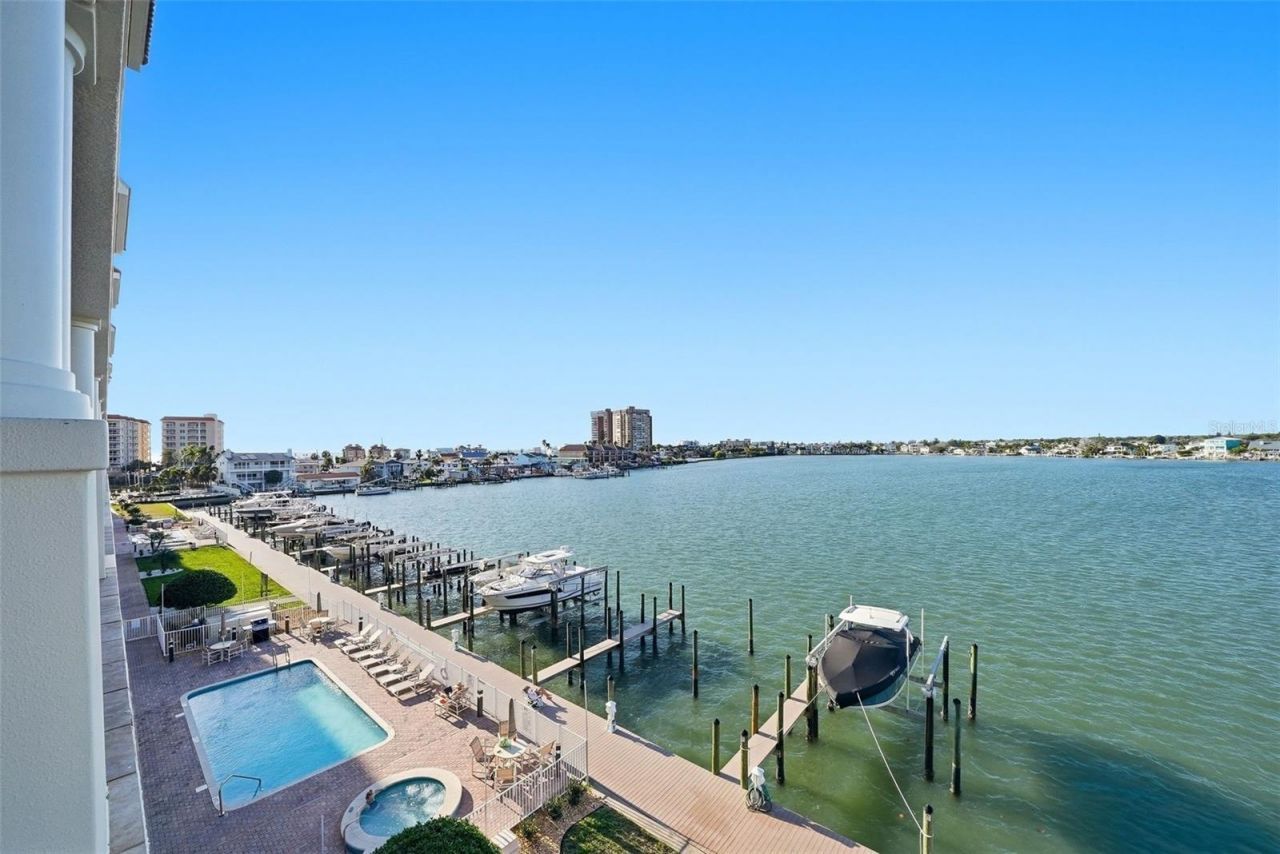 17735 Gulf Boulevard, Unit 405, Redington Shores, FL 33708 Photo