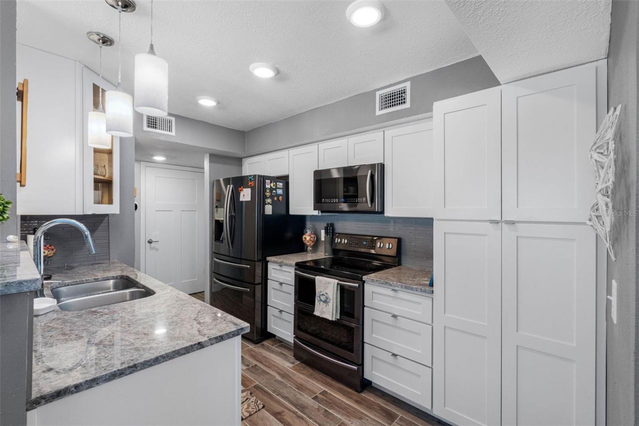 17400 Gulf Boulevard, Unit I3, Redington Shores, FL 33708 Photo