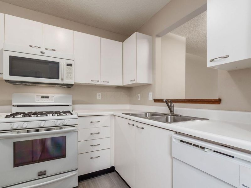 175 Macenroe Drive , Unit 32F, Blacklick, OH 43004 Photo 10