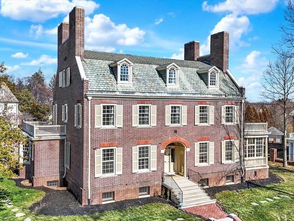 818 W UNIVERSITY PARKWAY , BALTIMORE, MD 21210