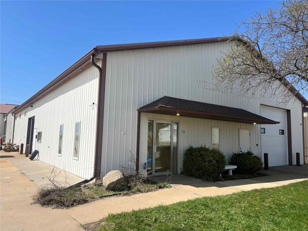 710 49th Street , Marion, IA 52302