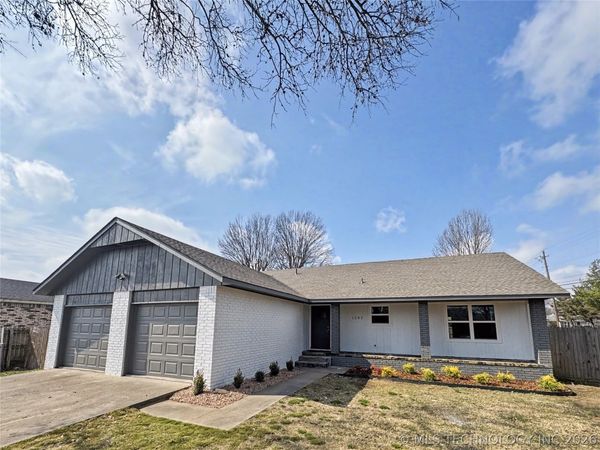 1202 S Ross Avenue , Tahlequah, OK 74464