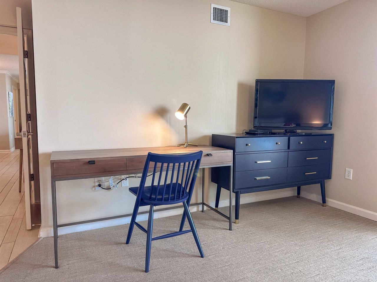 8560 Queensway Blvd.  Photo 21