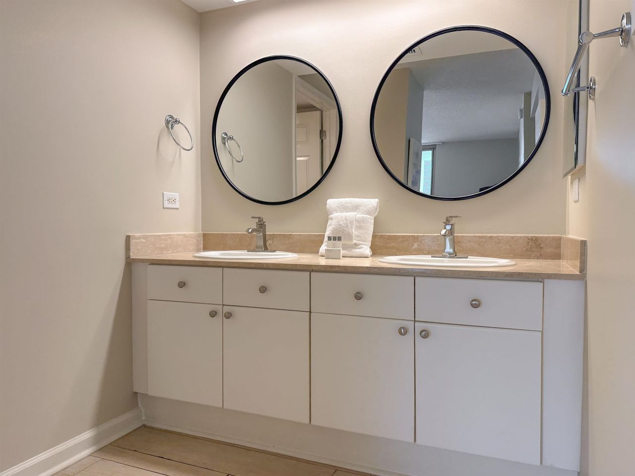 8560 Queensway Blvd.  Photo 23