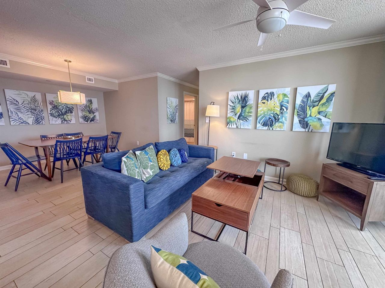 8560 Queensway Blvd.  Photo 8