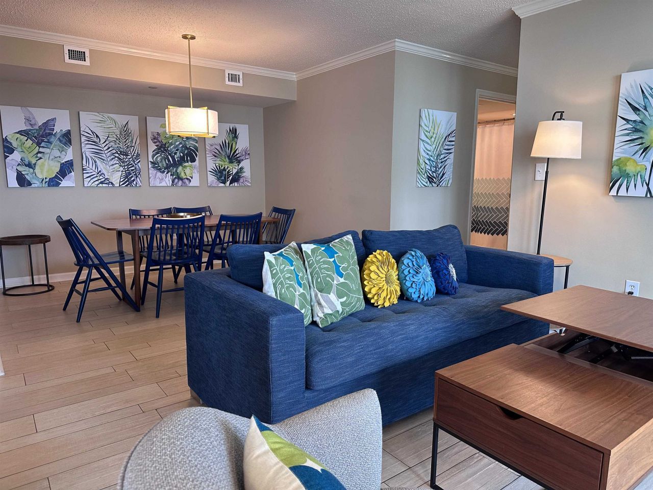 8560 Queensway Blvd.  Photo 9