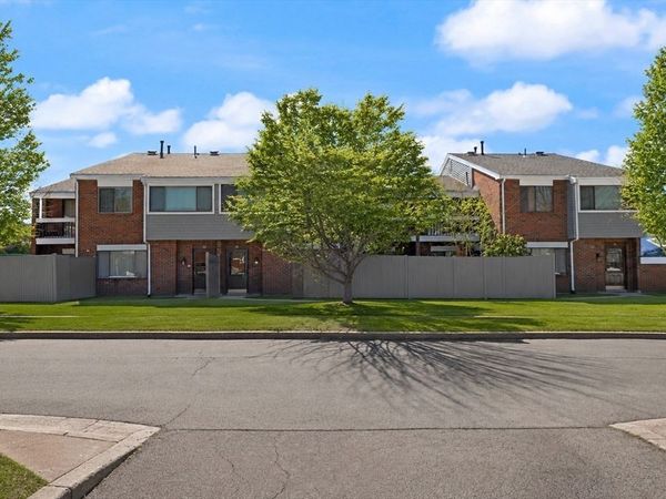 34 Rosewood Dr, Unit 34, Stoughton, MA 02072