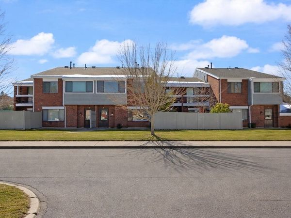 34 Rosewood Dr, Unit 34, Stoughton, MA 02072