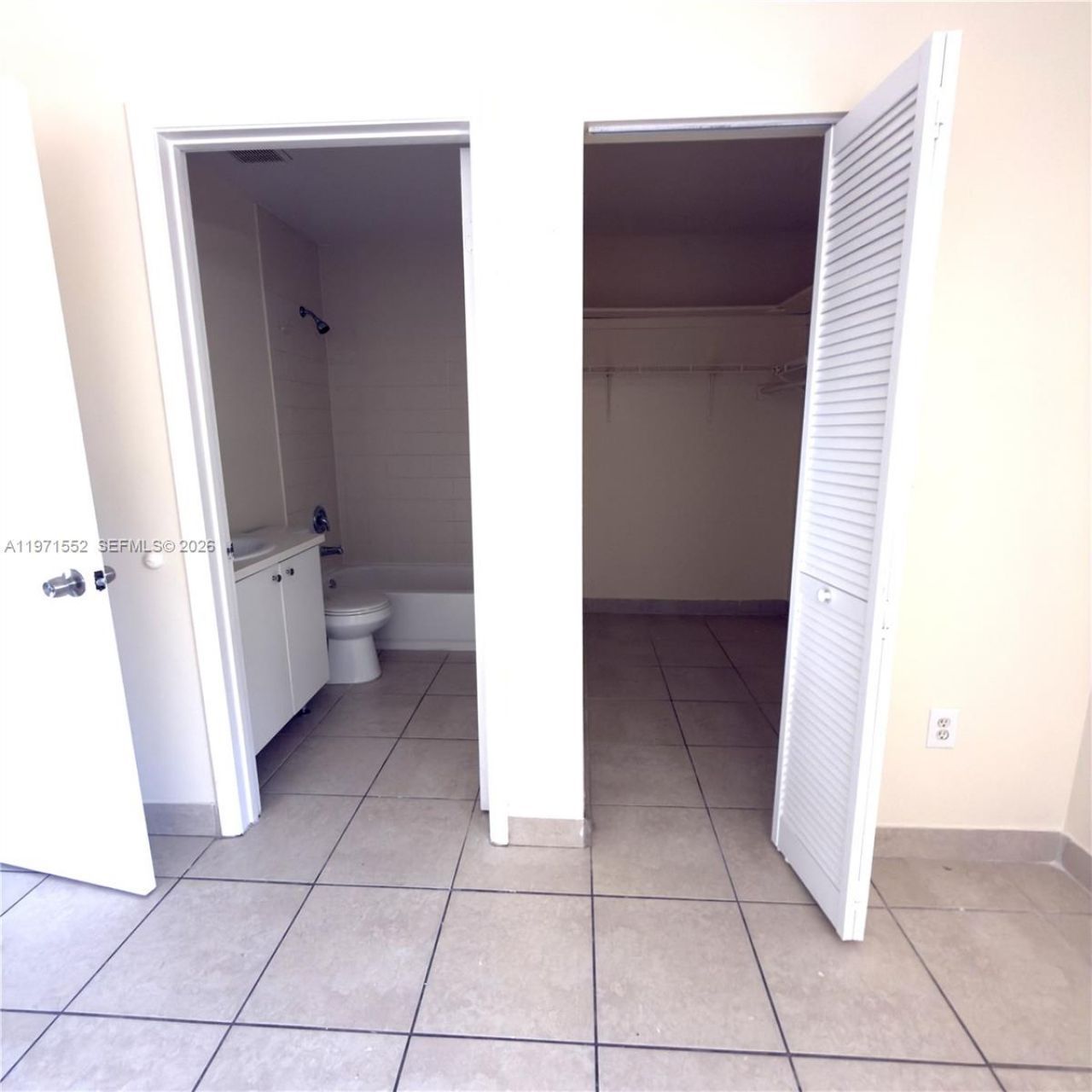 451 NE 136th St, Unit III314, North Miami, FL 33161 Photo