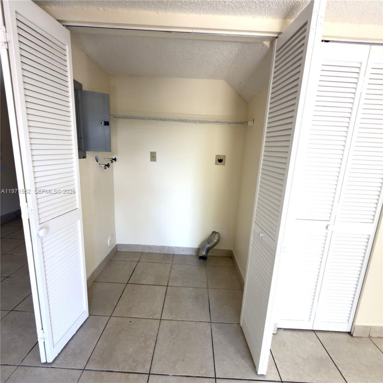 451 NE 136th St, Unit III314, North Miami, FL 33161 Photo