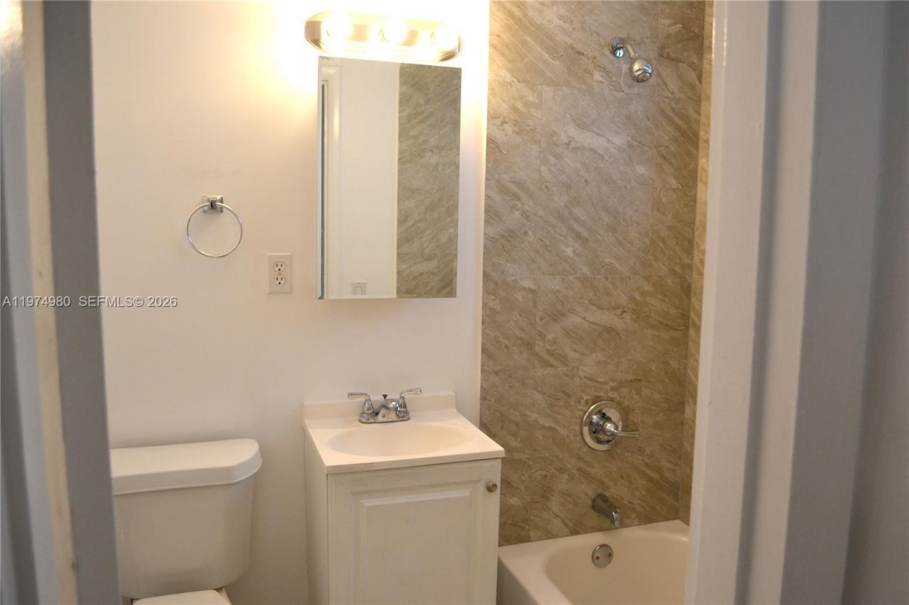 1035 SW 4th St, Unit 2, Miami, FL 33130 Photo