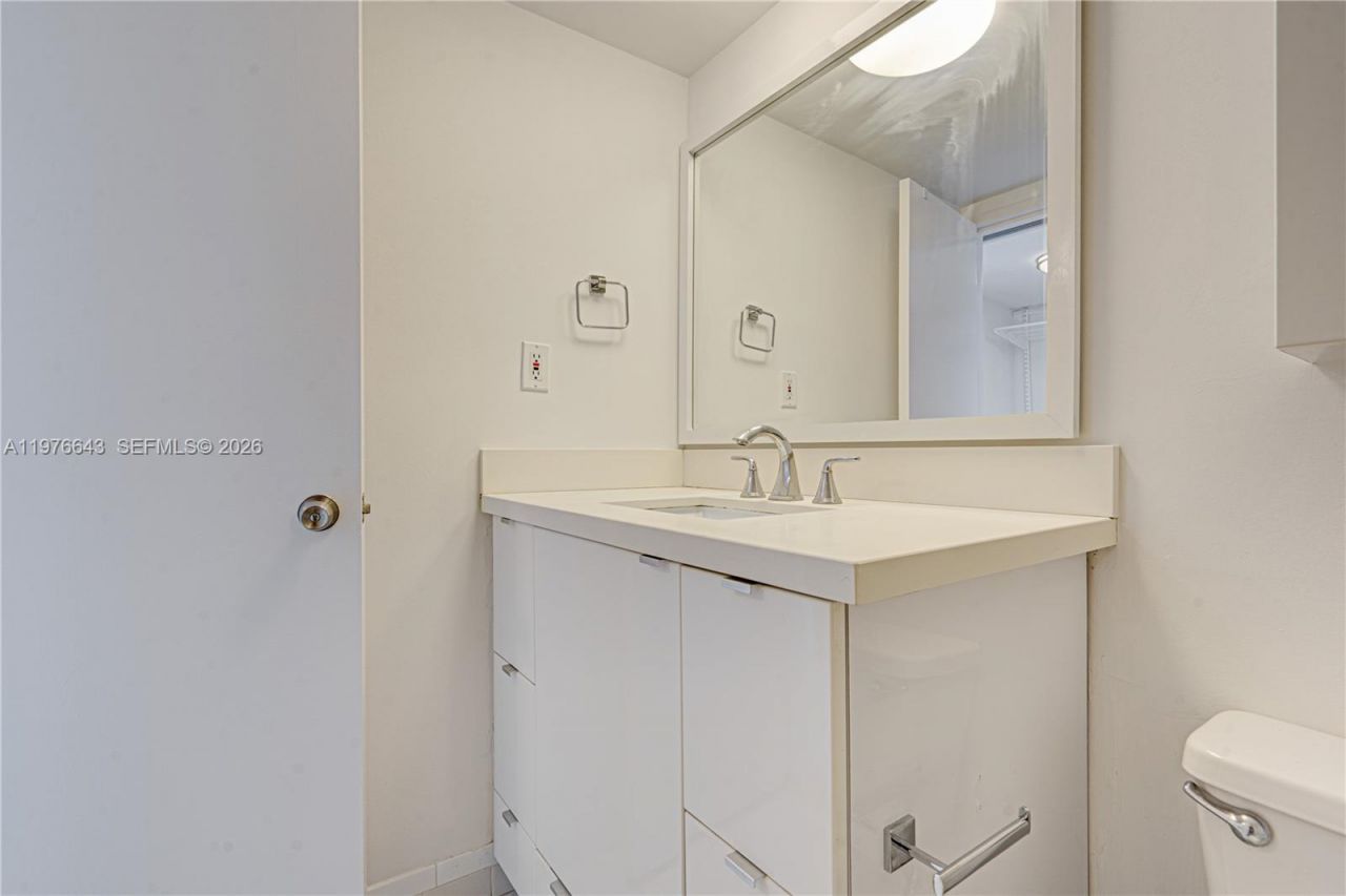 5161 Collins Ave, Unit 516, Miami Beach, FL 33140 Photo
