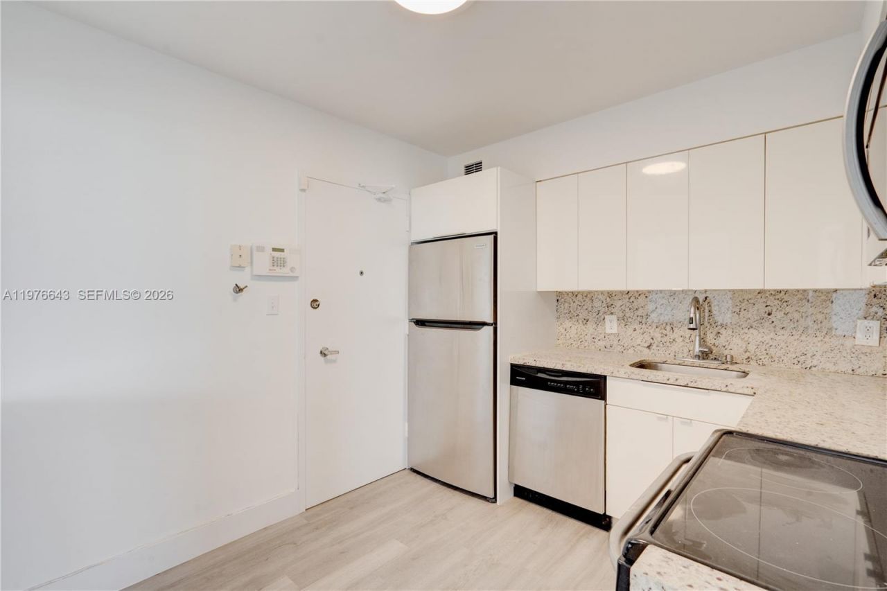 5161 Collins Ave, Unit 516, Miami Beach, FL 33140 Photo