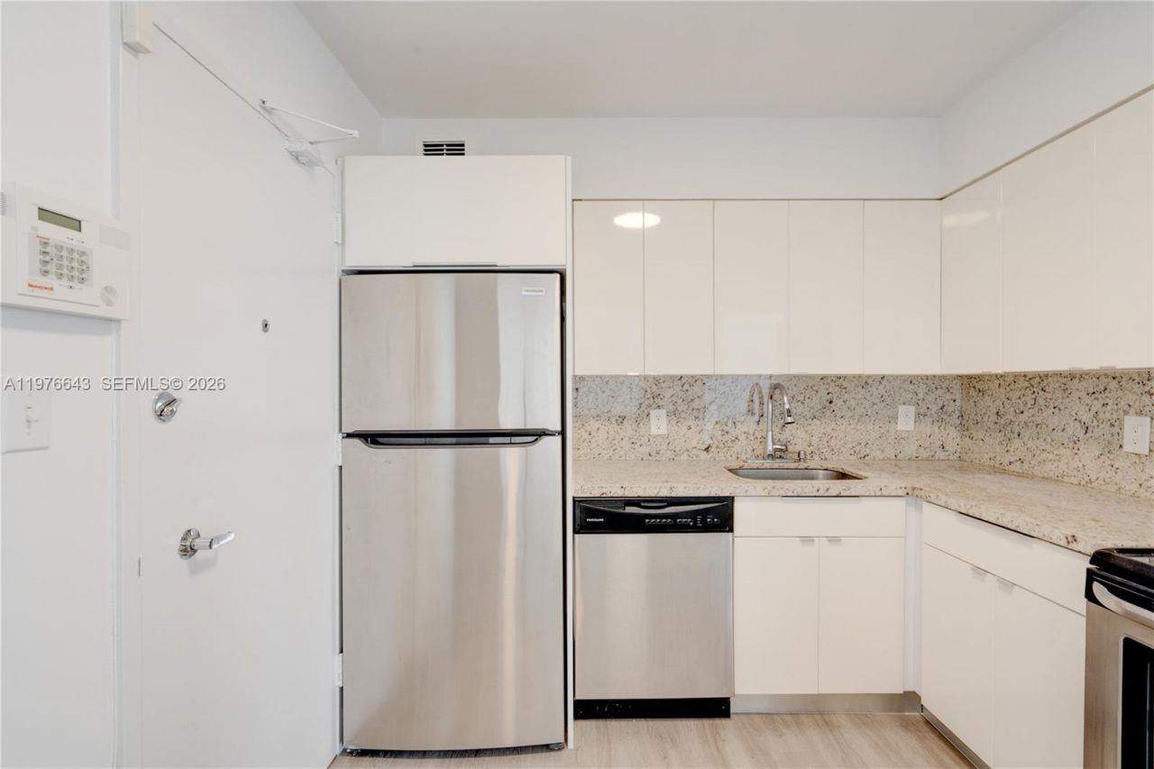5161 Collins Ave, Unit 516, Miami Beach, FL 33140 Photo
