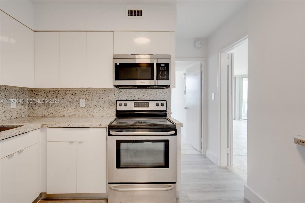 5161 Collins Ave, Unit 516, Miami Beach, FL 33140 Photo