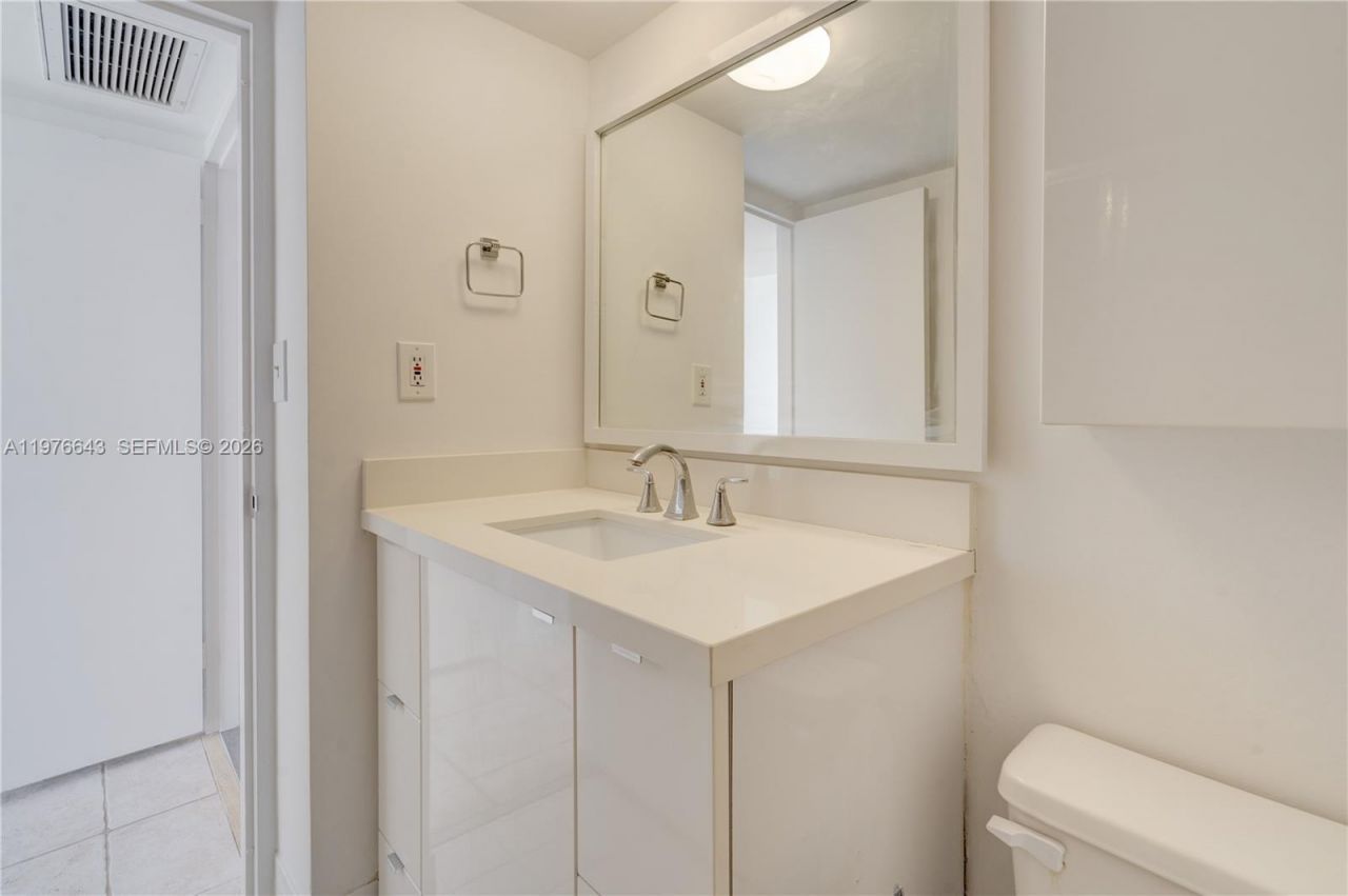 5161 Collins Ave, Unit 516, Miami Beach, FL 33140 Photo