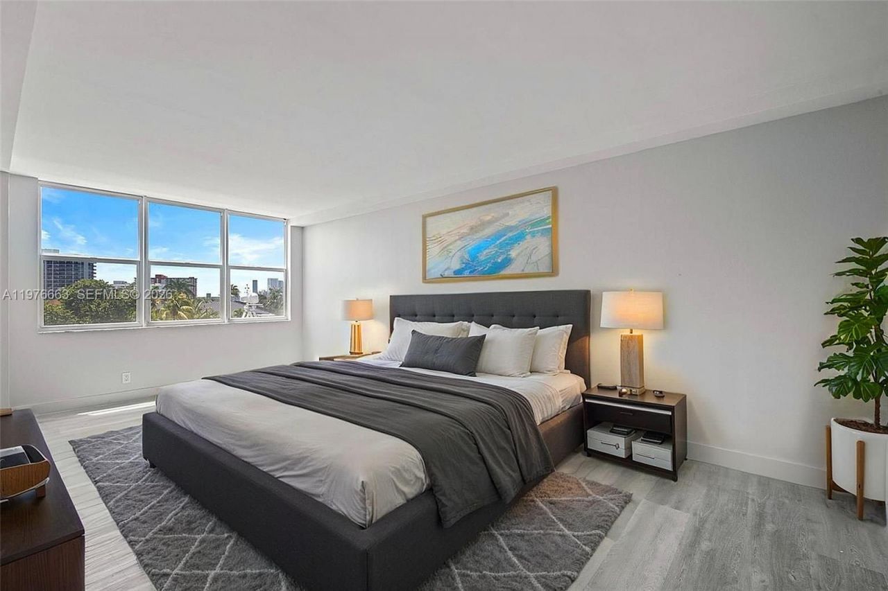 137 Golden Isles Dr , Unit 305, Hallandale Beach, FL 33009 Photo