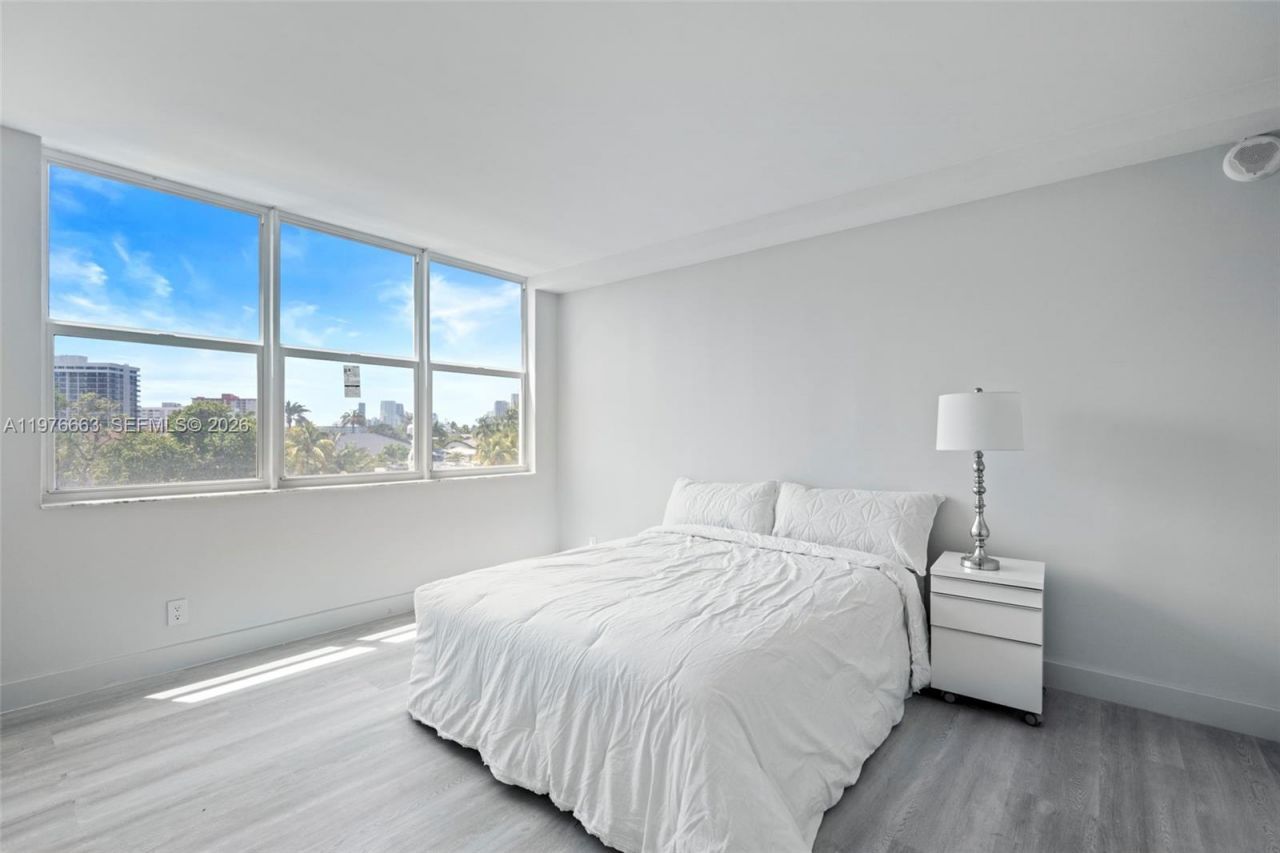 137 Golden Isles Dr , Unit 305, Hallandale Beach, FL 33009 Photo