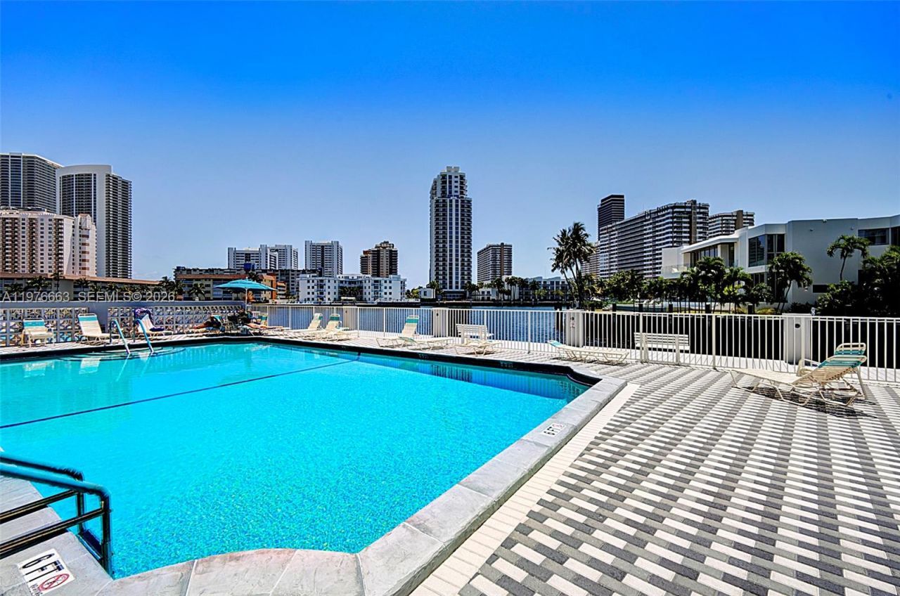 137 Golden Isles Dr , Unit 305, Hallandale Beach, FL 33009 Photo