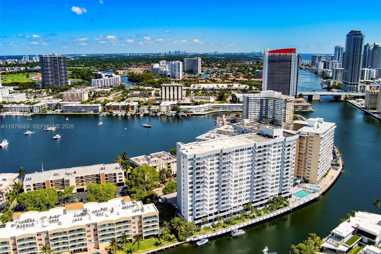 137 Golden Isles Dr , Unit 305, Hallandale Beach, FL 33009 Photo