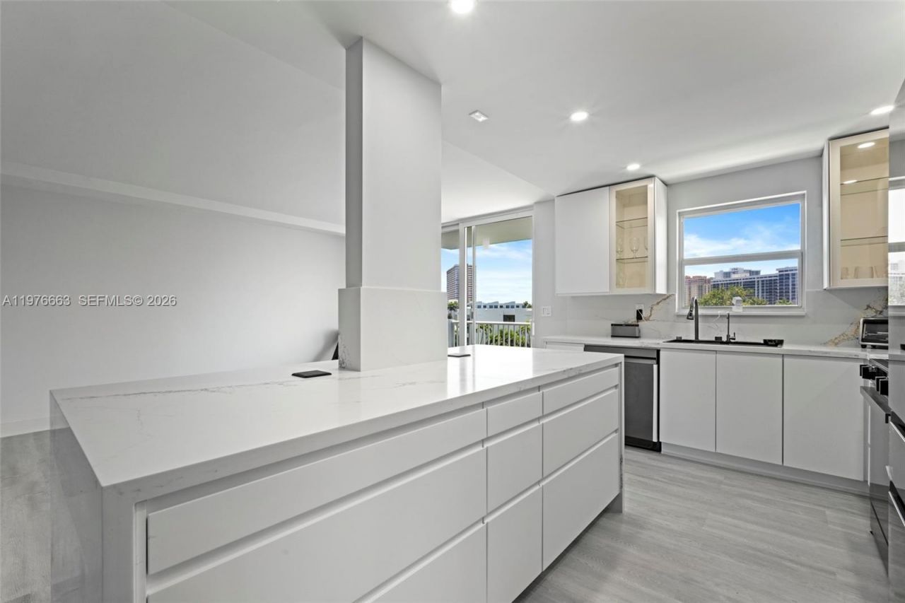 137 Golden Isles Dr , Unit 305, Hallandale Beach, FL 33009 Photo