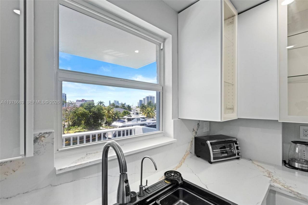 137 Golden Isles Dr , Unit 305, Hallandale Beach, FL 33009 Photo