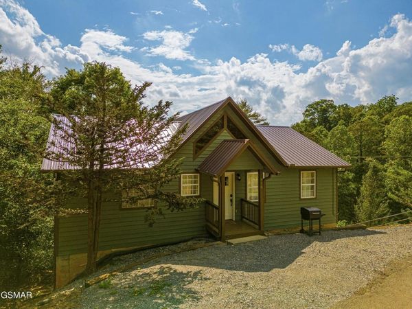 916 Hideaway Hills Circle, Sevierville, TN 37862