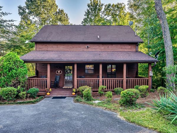2306 Wooddale Way, Sevierville, TN 37876