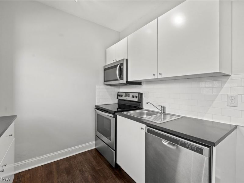 1385 Cranford Avenue, Unit 11, Lakewood, OH 44107 Photo 13