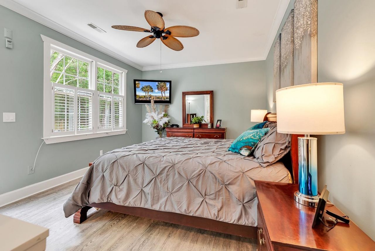 376 Congressional Dr. Photo 12